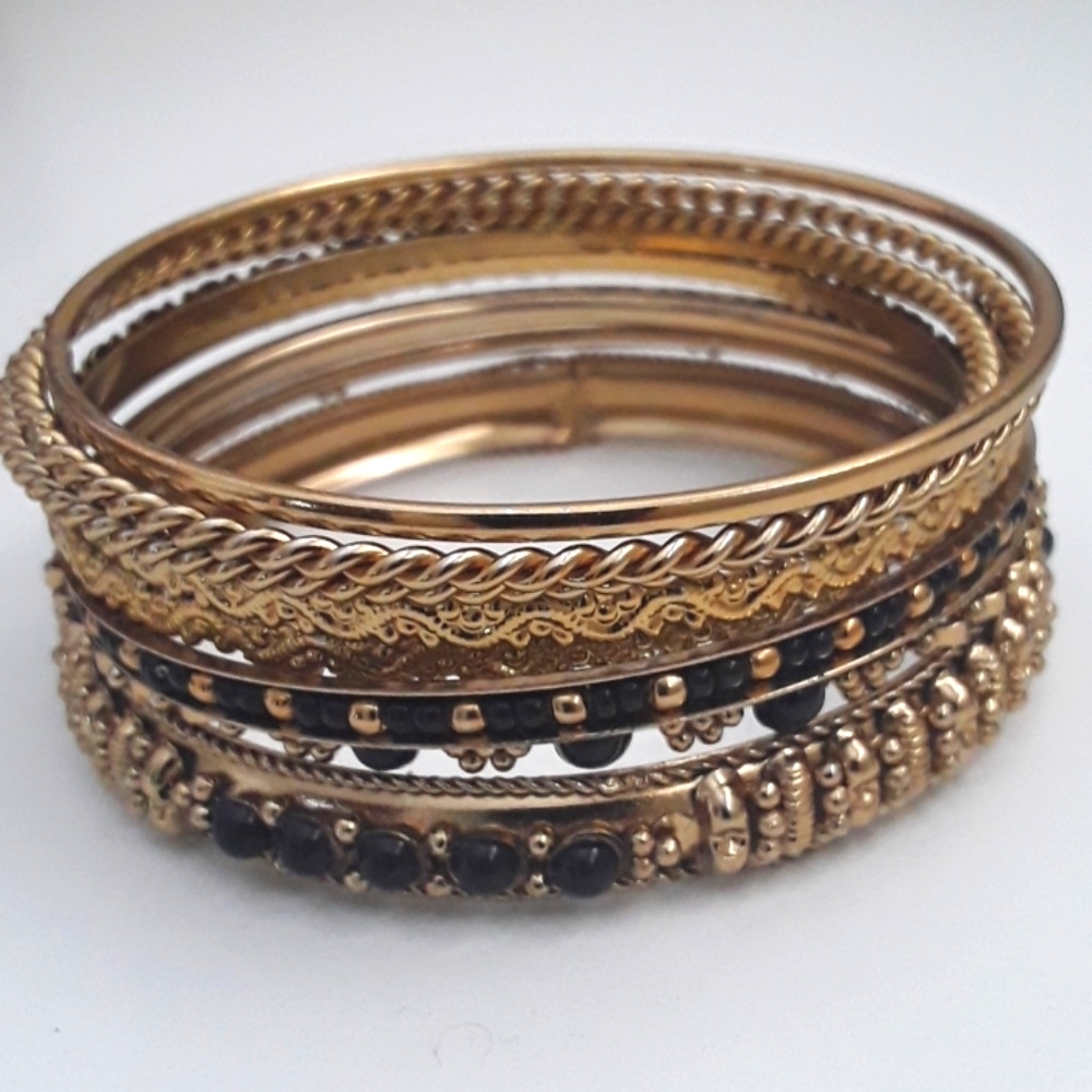 AMIRITA SINGH BANGLE SET
